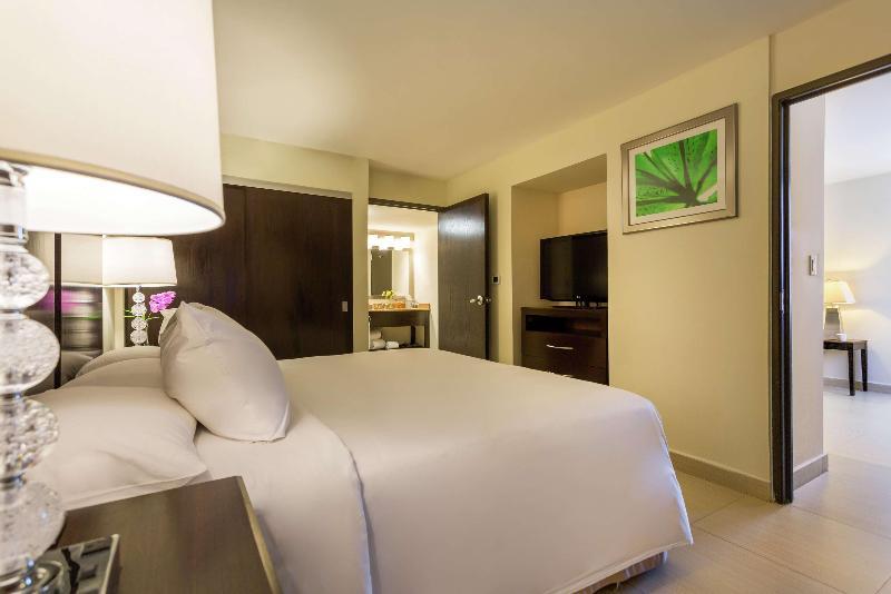 Doubletree By Hilton Panama City Room photo